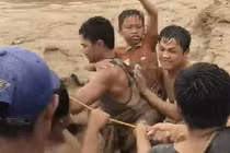 Đang cột thuyền chống bão Tembin, người đàn ông bị cá sấu ăn thịt