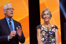 Lối sống gây tranh cãi của nữ tỷ phú giàu nhất thế giới