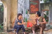 Diễn sung, Giang còi bị đồng nghiệp đánh chảy máu mặt