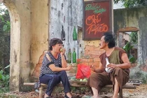 Diễn sung, Giang còi bị đồng nghiệp đánh chảy máu mặt