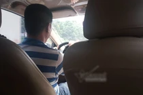 Vợ bắt quả tang, đại gia cố thủ trong nhà nghỉ, tìm kế cho bồ thoát thân