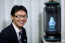 Trai Nhật cưới 'vợ ảo' vì chung tình và luôn trẻ đẹp