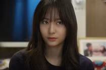 Tôi kinh ngạc khi thấy chị dâu bưng đĩa tôm hùm lên tận phòng mời