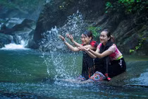 Thác Khe Kèm - dải lụa trắng giữa đại ngàn