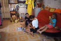 Cuộc sống trong nhà trọ của mẹ con diễn viên Kiều Trinh-Thanh Tú