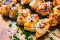 Video: Cách làm gà xiên thịt xông khói nướng sốt BBQ hấp dẫn