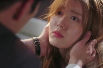 Mượn điện thoại bạn thân nhắn “Em có bầu rồi”, cô gái nhận câu trả lời chết điếng từ bạn trai