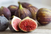 Sung Nhật Bản đỏ lựng 2 triệu đồng/kg, chị em tranh nhau mua