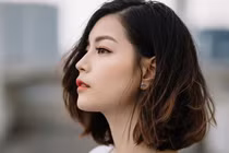 Vừa thấy bóng chị chồng dẫn con sang, chồng tôi liền chặn lại không cho vào