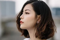 Vừa thấy bóng chị chồng dẫn con sang, chồng tôi liền chặn lại không cho vào