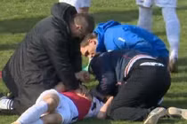 Video: Bị sút bóng trúng ngực, cầu thủ 25 tuổi chết giữa trận đấu