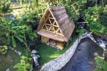 Nhà bằng tre đẹp mê hồn như chốn "bồng lai tiên cảnh"