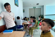 Em nhập viện cấp cứu, anh trai 13 tuổi đạp xe từ Sơn La xuống Hà Nội thăm