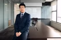 21 tuổi lập nghiệp, 5 năm sau thành tỷ phú, tặng xe hơi cho cả công ty