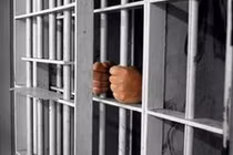 Nữ quản ngục Pháp bị tố "chiều chuộng" phạm nhân nam