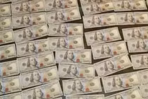 Nhặt được túi ở ga tàu Mỹ, sốc với thứ nhìn thấy bên trong