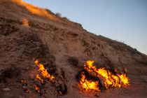 Bí ẩn ngọn lửa “địa ngục” cháy 4000 năm không tắt
