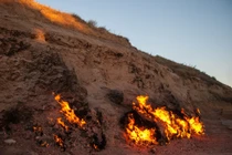 Bí ẩn ngọn lửa “địa ngục” cháy 4000 năm không tắt