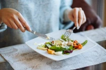 Bên trong chiếc chén của bạn ẩn giấu phúc báo một đời