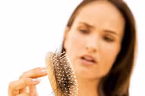 Tóc rụng nhiều do chế độ ăn kiêng thiếu khoa học