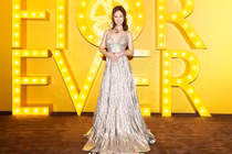 Lâm Tâm Như e lệ che chắn vòng một căng đầy ở tuổi 42