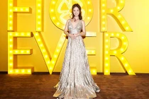 Lâm Tâm Như e lệ che chắn vòng một căng đầy ở tuổi 42