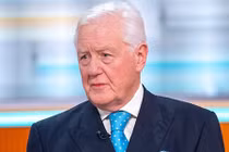 Đại gia 72 tuổi vỡ mộng tuyển vợ trẻ đẻ con nối dõi