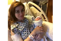 Nữ bác sĩ vừa chuyển dạ vừa đỡ đẻ cho sản phụ khác