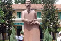 Thứ gì không bao giờ rời tay Lê Quý Đôn kể cả khi làm quan lớn?