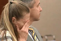 Cậu bé 5 tuổi bị mẹ kế nhốt trong phòng, bỏ đói đến gầy trơ xương