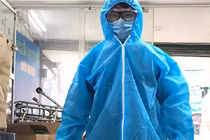 Thời trang ế ẩm, shop và hãng thời trang chuyển sang bán đồ chống dịch