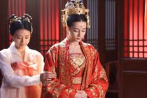 Phát hiện nhà vua ngoại tình, Hoàng hậu gửi tặng 1 "món quà" kinh hãi