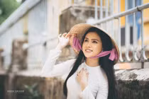 "Bản sao Ngọc Trinh" khoe sắc vóc mê hoặc với tà áo trắng