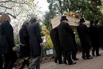 Khóc thuê kiếm ngay bạc triệu/giờ