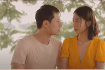 Khả Ngân bị "bắt quả tang" đi xem Thanh Sơn diễn kịch