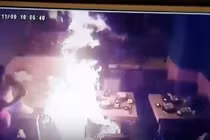 Ba người bị bỏng do bình gas phát nổ khi ăn lẩu