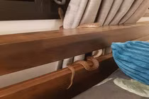 Đang ngủ, người phụ nữ bị trăn cắm răng nanh vào mặt