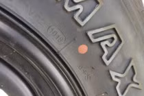 Video: Bí ẩn sau những dấu chấm tròn trên lốp xe