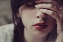 Tôi sững người khi phát hiện mưu tính "động trời" của chị dâu