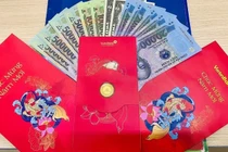 Nhân viên ngân hàng khoe lì xì 1 chỉ vàng ngày khai xuân