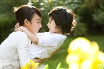 Nàng dâu trẻ dắt con ra đường sau khi 'bật lại' cả nhà chồng và cái kết