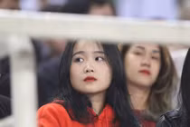 Xuất hiện vài giây, fan girl U23 Việt Nam khiến dân mạng “săn lùng”