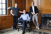 Chuyện không ngờ: Nhờ miếng băng dán thành triệu phú USD