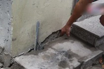 Video: Hàng loạt nhà dân bị sụt lún cạnh chung cư vừa xây ở Hà Nội