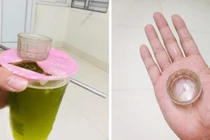 Hút dở cốc trà sữa, thanh niên tá hỏa khi thấy thứ kì lạ bên trong