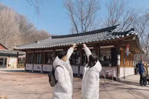 Quà mùng 8/3 siêu sang của cô dâu vàng đeo trĩu cổ Nam Định