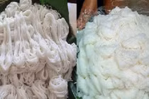 Video: Cảnh giác chiêu "hô biến" bún bẩn thành bún tươi