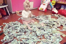 Màn đập lợn toàn 500.000 đồng đã mắt mừng sinh nhật con 1 tuổi