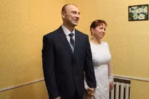 Cựu nữ cảnh sát kết hôn với sát thủ khét tiếng trong trại giam