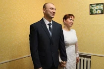 Cựu nữ cảnh sát kết hôn với sát thủ khét tiếng trong trại giam